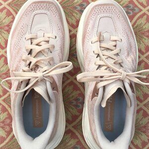 HOKA SPEEDGOAT 5 LOW TOPS - SIZE 5.5